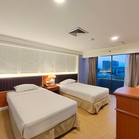 Ebina House - SHA Extra Plus Bangkok Esterno foto