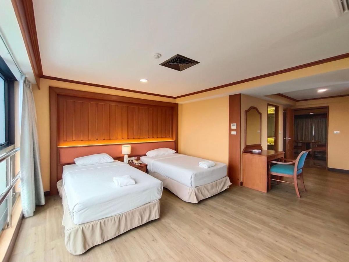 Ebina House - SHA Extra Plus Bangkok Esterno foto