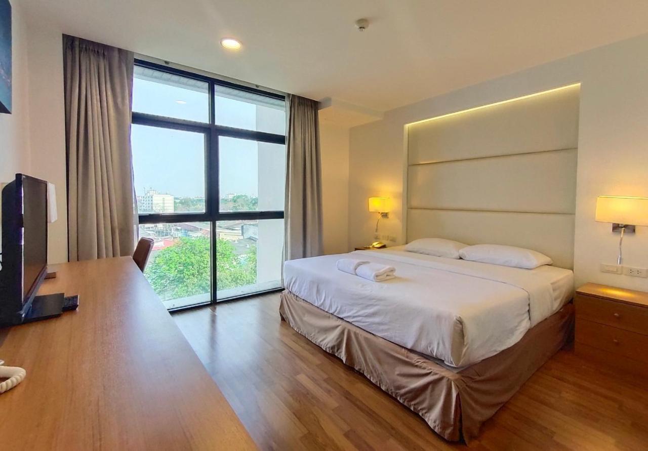 Ebina House - SHA Extra Plus Bangkok Esterno foto