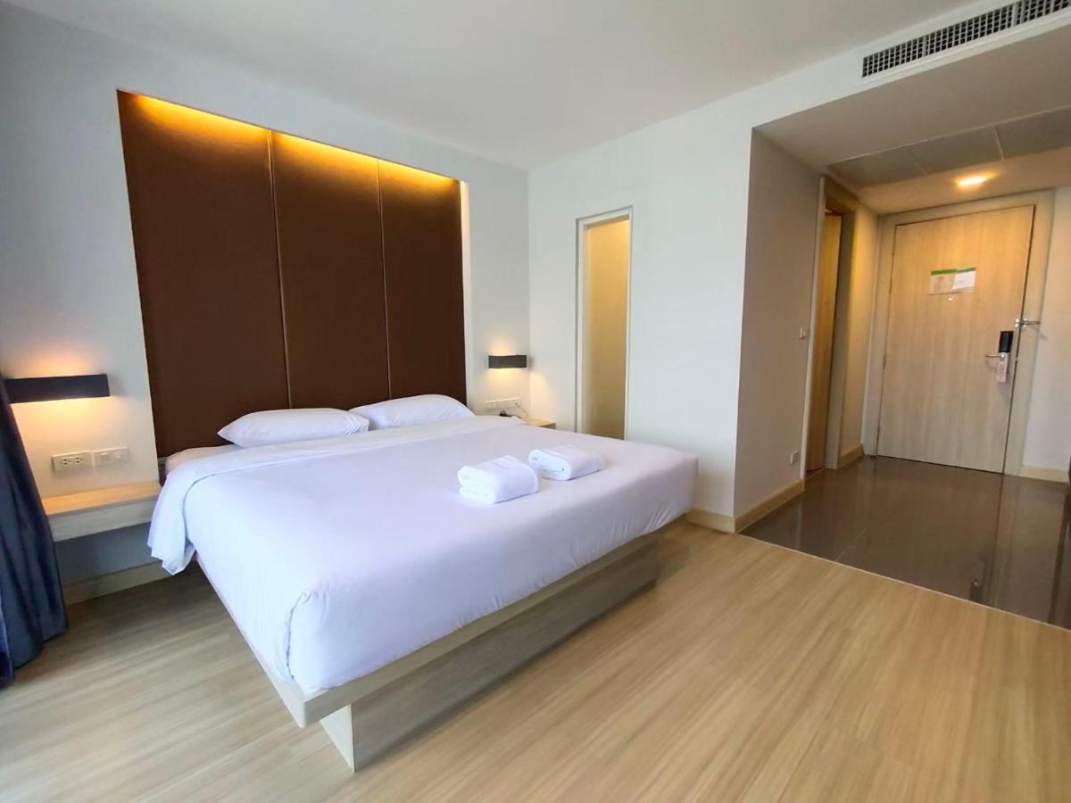 Ebina House - SHA Extra Plus Bangkok Esterno foto