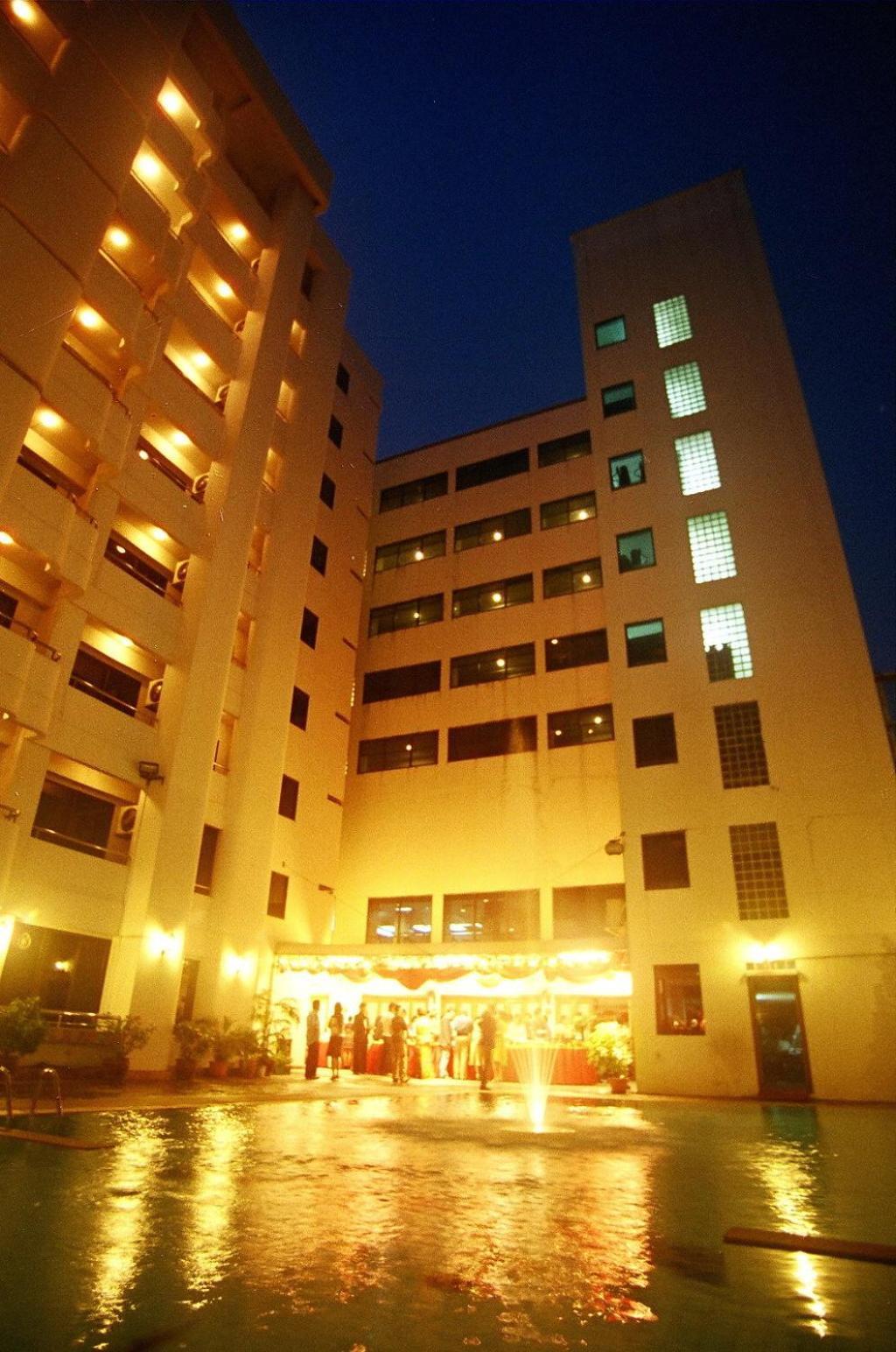 Ebina House - SHA Extra Plus Bangkok Esterno foto